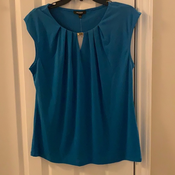 Woman’s blouse - Picture 1 of 3